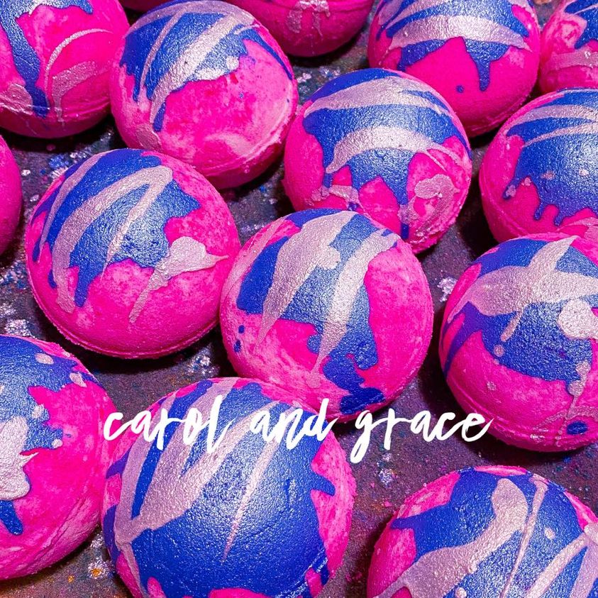 HAPPILY EVER AFTER TOY SURPRISE BATH BOMB